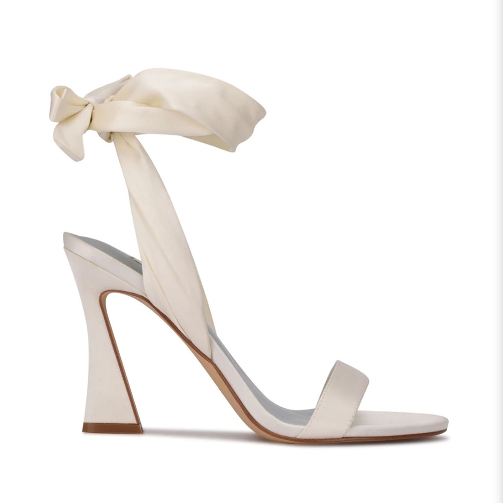 Ivory Nine West Heels size 7.5 women’s. New with box.